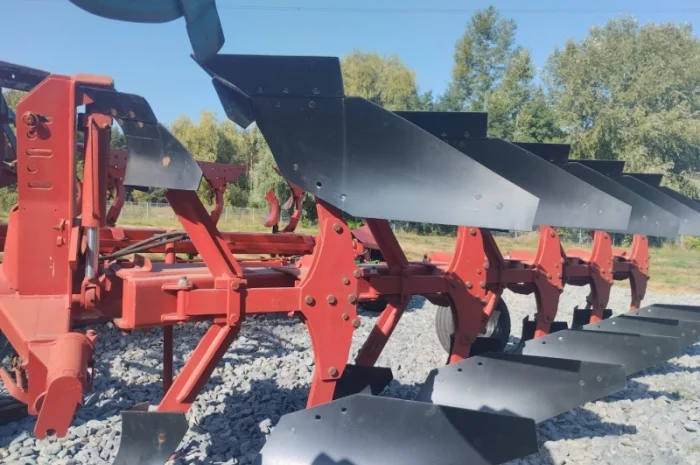 Плуг Gregoire Besson 4+1- фото № 1