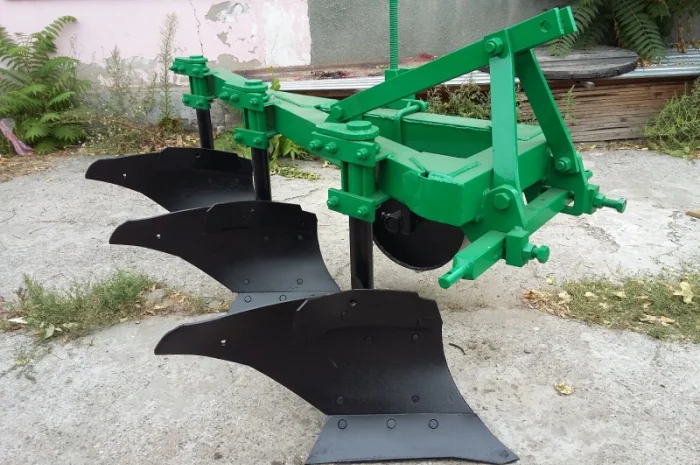 Продам плуг навесной трехкорпусный на высоких стойках ПБЛ 3-35- фото № 1