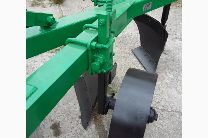 Продам плуг навесной трехкорпусный на высоких стойках ПБЛ 3-35- фото № 2