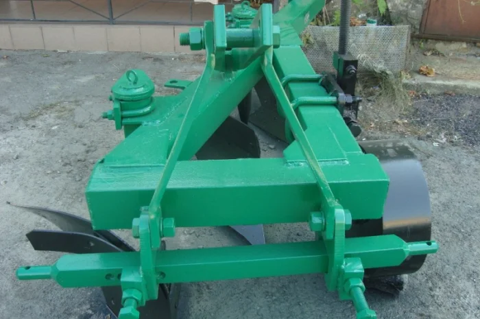 Продам плуг навесной трехкорпусный на высоких стойках ПБЛ 3-35- фото № 3