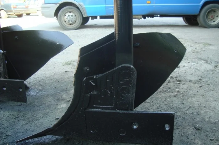 Продам плуг навесной трехкорпусный на высоких стойках ПБЛ 3-35- фото № 4