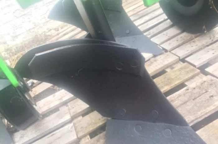 Плуг 2 3 4 5 корпусний Bomet- фото № 4