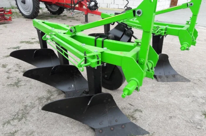 Плуг классический 3/30 фирмы Bomet- фото № 1