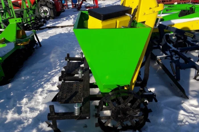 Двухрядная навесная картофелесажалка Bomet Польша- фото № 11