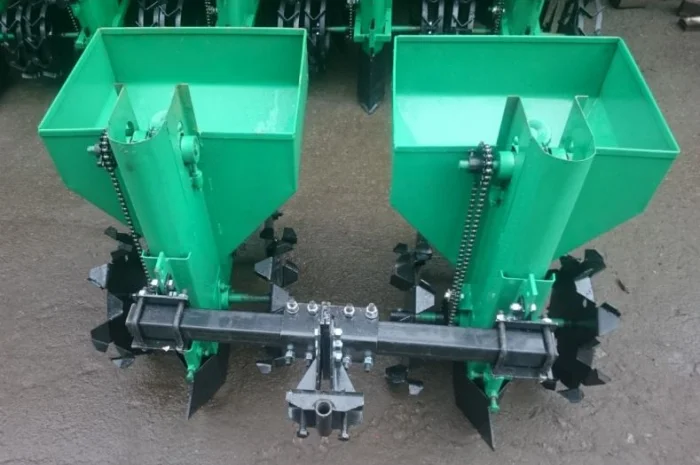 Картоплесаджалка 2-х рядкова, з регулюванням міжрядь, для мини и мото тракторов- фото № 1