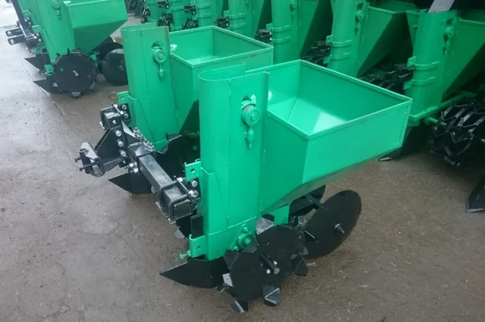 Картоплесаджалка 2-х рядкова, з регулюванням міжрядь, для мини и мото тракторов- фото № 2