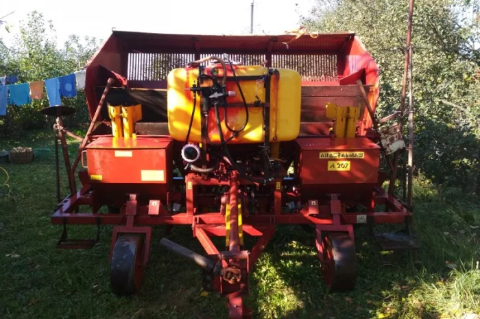 Продам Картофелесажалка Л-207 (прицепная 4-рядная- фото № 1