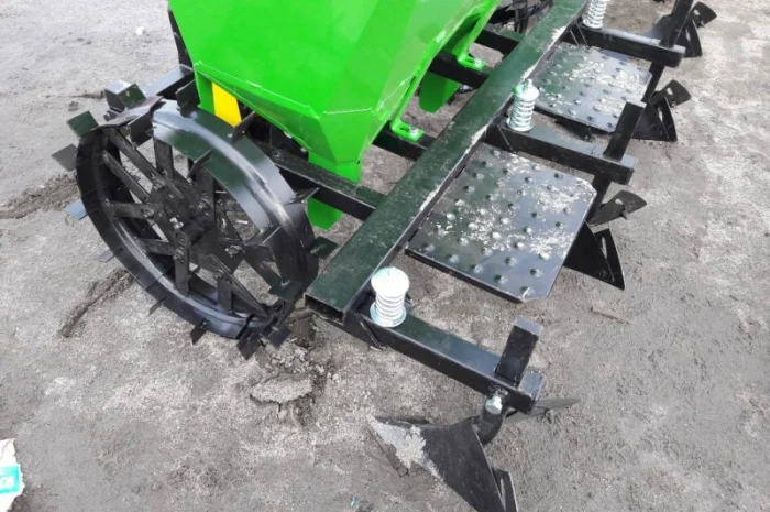 Тракторная навесная сажалка картофеля Bomet Польша- фото № 14