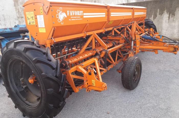 Продам Сеялка зерновая СЗФ-5400-6 V Favorit сзф-5.4 фаворит 2018 год- фото № 2
