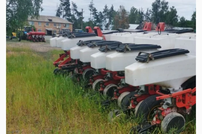 Сеялка пропашная 16-ти рядная пневматическая Massey Ferguson 555 TFF- фото № 3