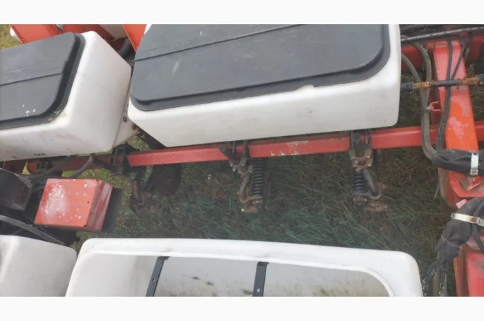 Сеялка пропашная 16-ти рядная пневматическая Massey Ferguson 555 TFF- фото № 6