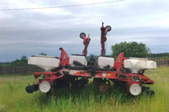 Сеялка пропашная 16-ти рядная пневматическая Massey Ferguson 555 TFF- фото № 8