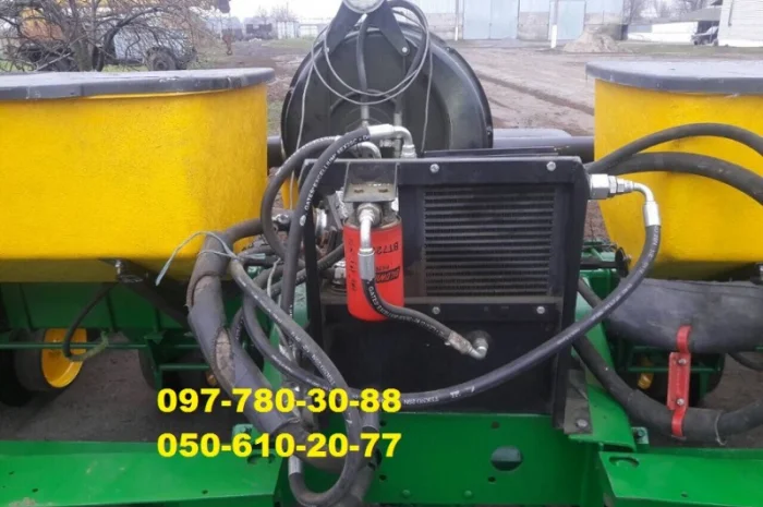 Сеялка пропашная пневматическая JohnDeere 7000- фото № 1