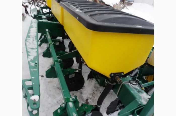 Сеялка точного высева механическая Джон Дир 7000- фото № 1