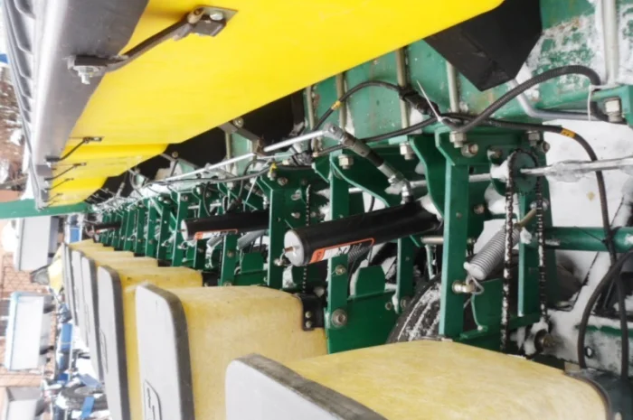 Сеялка точного высева механическая Джон Дир 7000- фото № 4