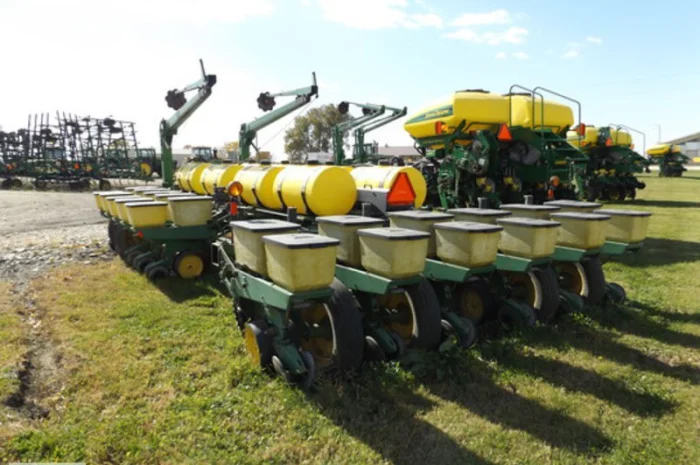 Сеялка пропашная John Deere 7000 (16-рядная, 70 см, удобрения)- фото № 1