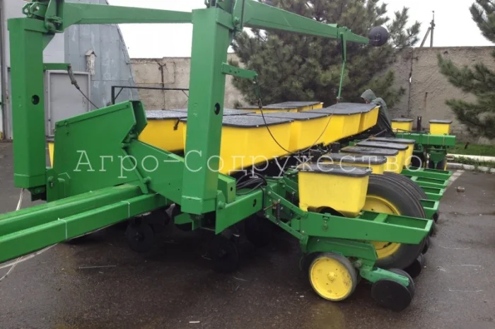 Сеялка пропашная John Deere 7000 (16-рядная, 70 см, удобрения)- фото № 4