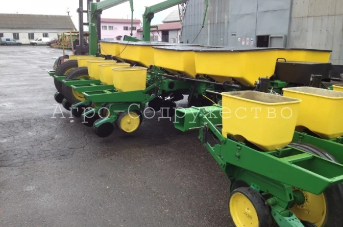 Сеялка пропашная John Deere 7000 (16-рядная, 70 см, удобрения)- фото № 6