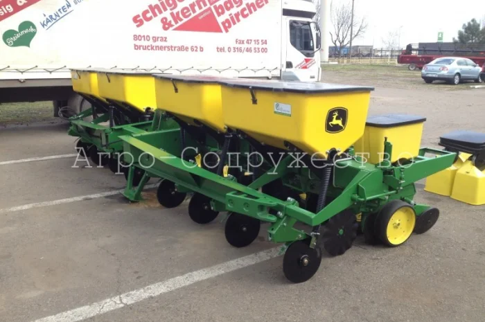 Сеялка пропашная John Deere 7000 (8-рядная, 70 см, удобрения)- фото № 1