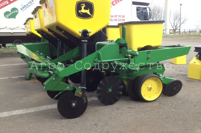 Сеялка пропашная John Deere 7000 (8-рядная, 70 см, удобрения)- фото № 2