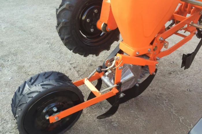 Сівалка універсальна пневматична точного висіву Весна-8- фото № 2