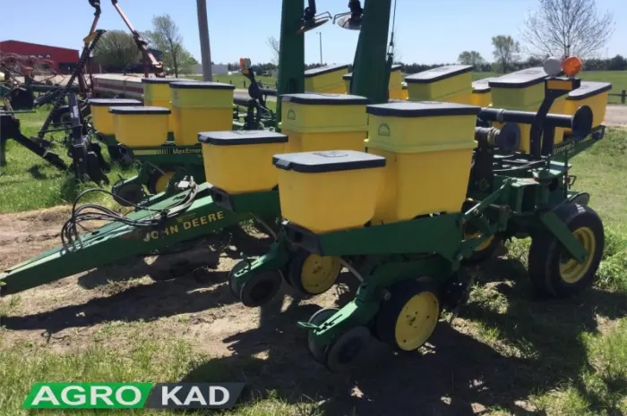 Сеялка пневматическая точного высева JOHN DEERE 7200- фото № 1