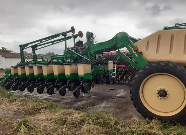 Сеялка Great Plains YP-1630 (Precision Planting)- фото № 1