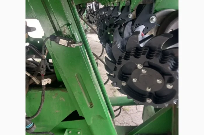 Очиститель рядка на сеялку John Deere 1745- фото № 1