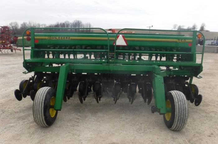 John Deere 750- фото № 1