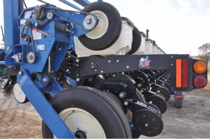 2011 г. б/у сеялка Кинзе Kinze 3600 16 рядная 31 рядная кукуруза соя- фото № 7