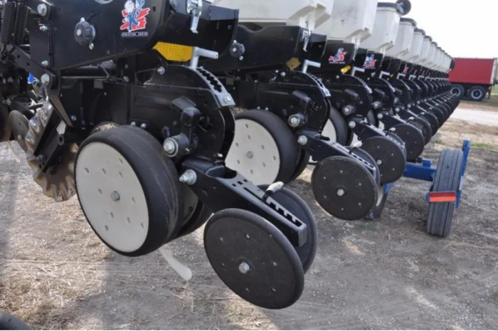 2011 г. б/у сеялка Кинзе Kinze 3600 16 рядная 31 рядная кукуруза соя- фото № 6