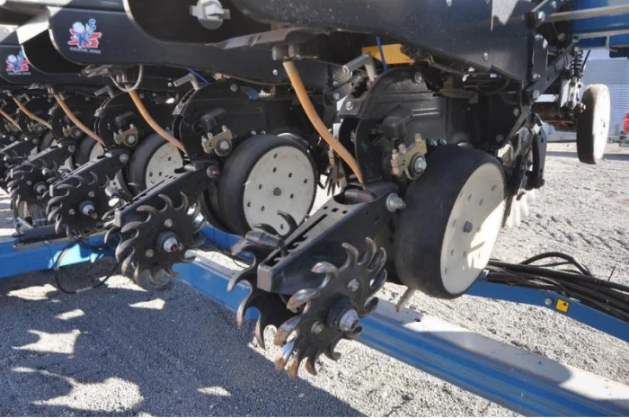 Сеялка точного высева Kinze 3600 16 рядная (пневматическая)- фото № 10