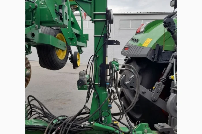 Сеялка точного высева пневматическая John Deere 1745- фото № 13