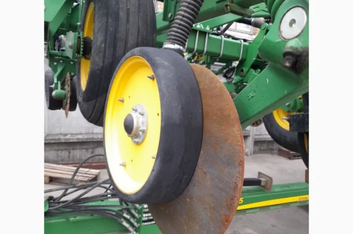 Сеялка точного высева пневматическая John Deere 1745- фото № 15