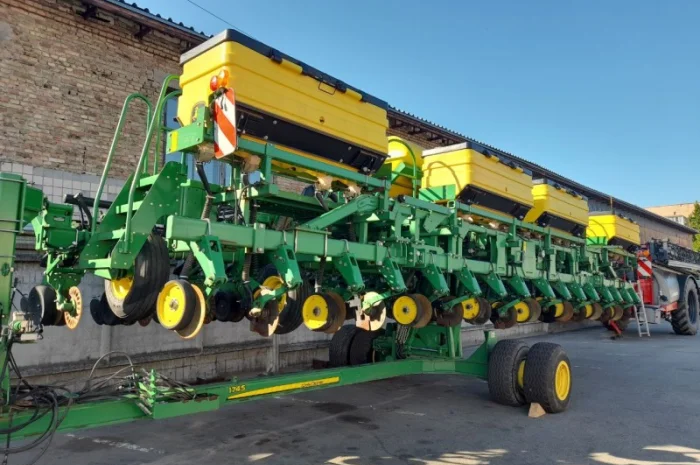 Сеялка точного высева пневматическая John Deere 1745- фото № 2