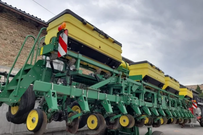 Сеялка точного высева пневматическая John Deere 1745- фото № 3
