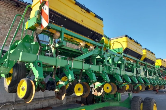 Сеялка точного высева пневматическая John Deere 1745- фото № 4