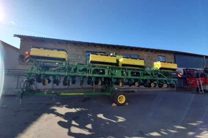 Сеялка точного высева пневматическая John Deere 1745- фото № 5