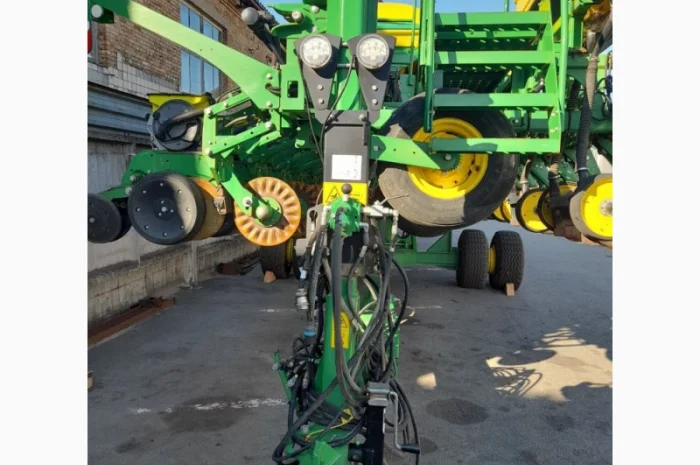Сеялка точного высева пневматическая John Deere 1745- фото № 7