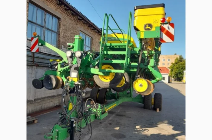 Сеялка точного высева пневматическая John Deere 1745- фото № 8