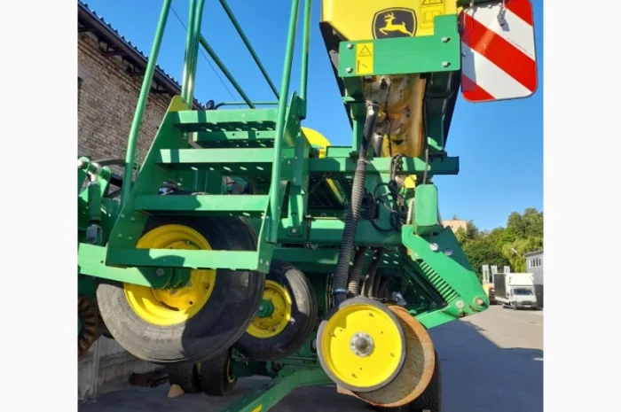 Сеялка точного высева пневматическая John Deere 1745- фото № 9