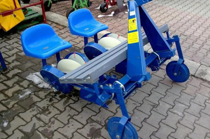 Рассадопосадочная машина 2-х и 4-х рядные Польша к трактору- фото № 2