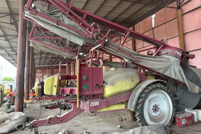 Обприскувач причіпний HARDI Commander 2200- фото № 1