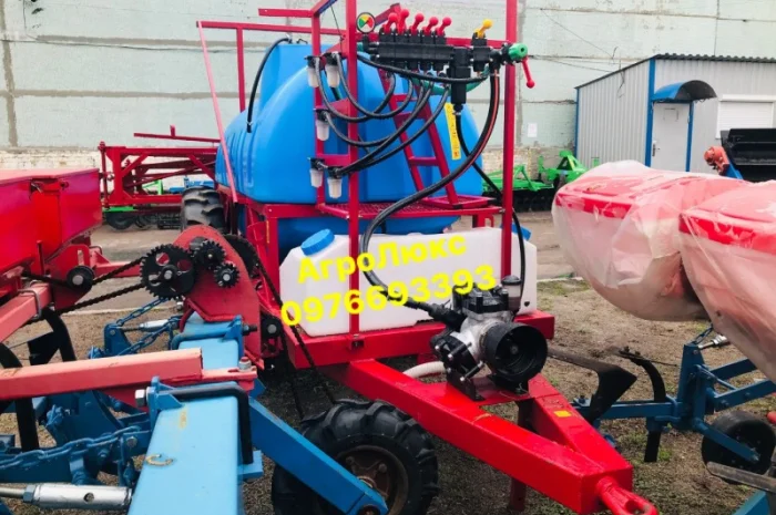 Опрыскиватель прицепной ОП-2000 или 2500-18 штанга ТРОЙНА форсунка кас- фото № 1