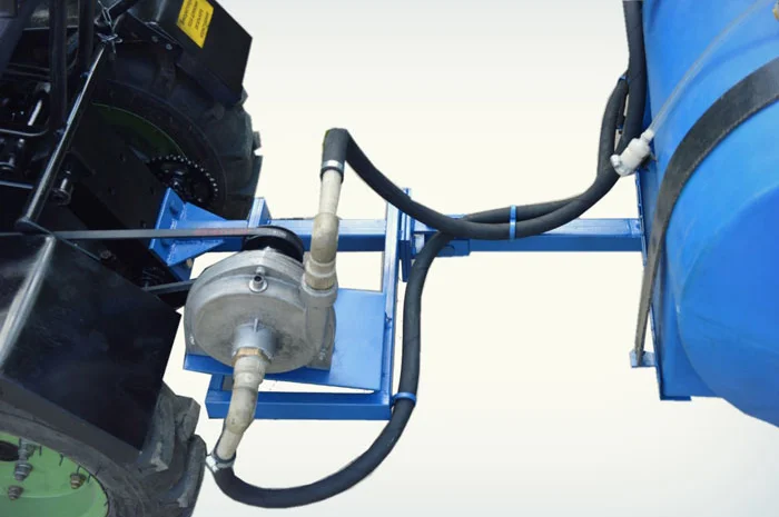 Опрыскиватель для мототрактора 150 л. С помпой и ремнем- фото № 3