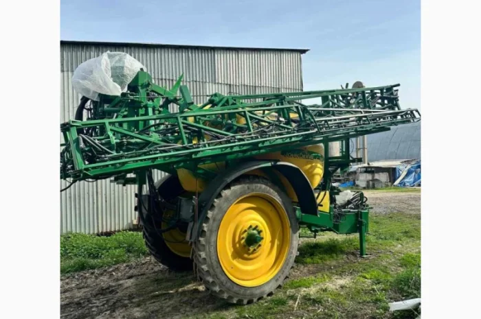Причіпний обприскувач John Deere 840- фото № 2