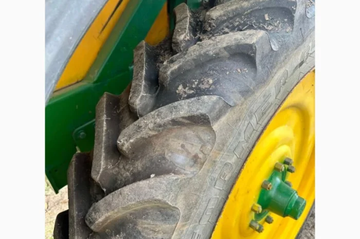 Причіпний обприскувач John Deere 840- фото № 3