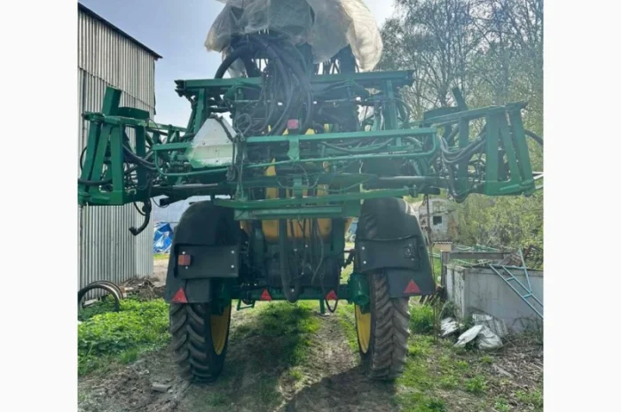 Причіпний обприскувач John Deere 840- фото № 4