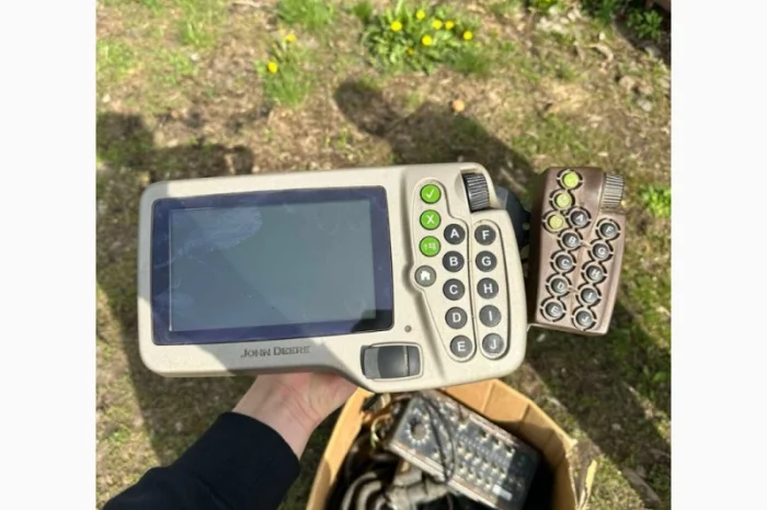 Причіпний обприскувач John Deere 840- фото № 5