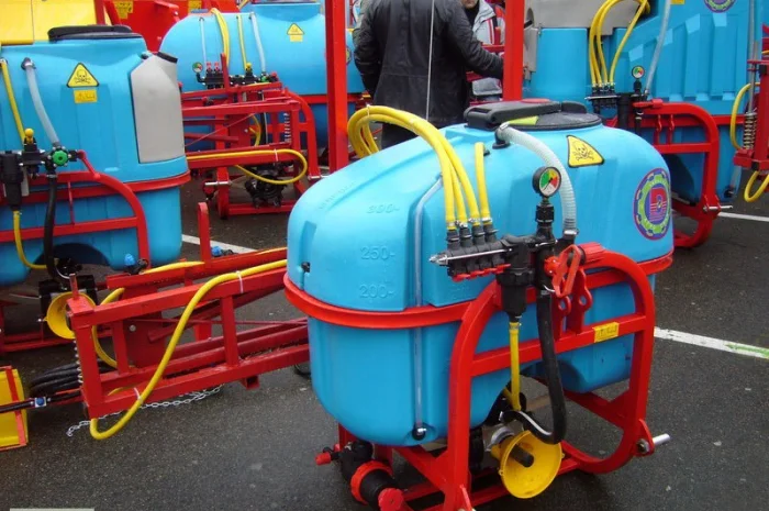 Опрыскиватели полевые навесные "Максус" от 200 до 800 литров- фото № 1